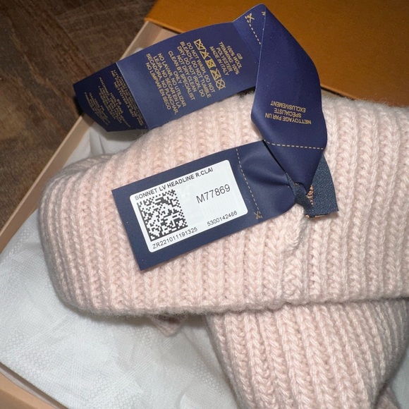 Louis Vuitton Headline Rose Beanie - Picture 4 of 7